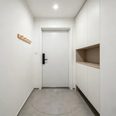 Round clear PVC entrance mat, heavy-duty circular floor protector for doorways and high-traffic entryways.